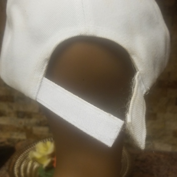 Hat with embellishments and fur pom pom - Picture 5 of 8